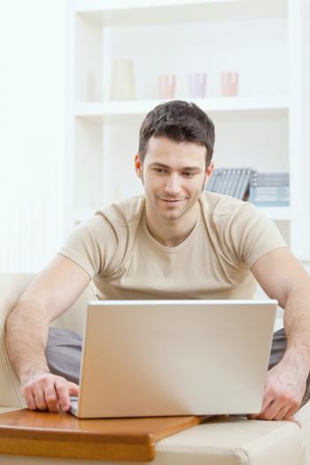 Partnersuche im Internet - Naivität und Gutgläubigkeit sollte man dabei ablegen